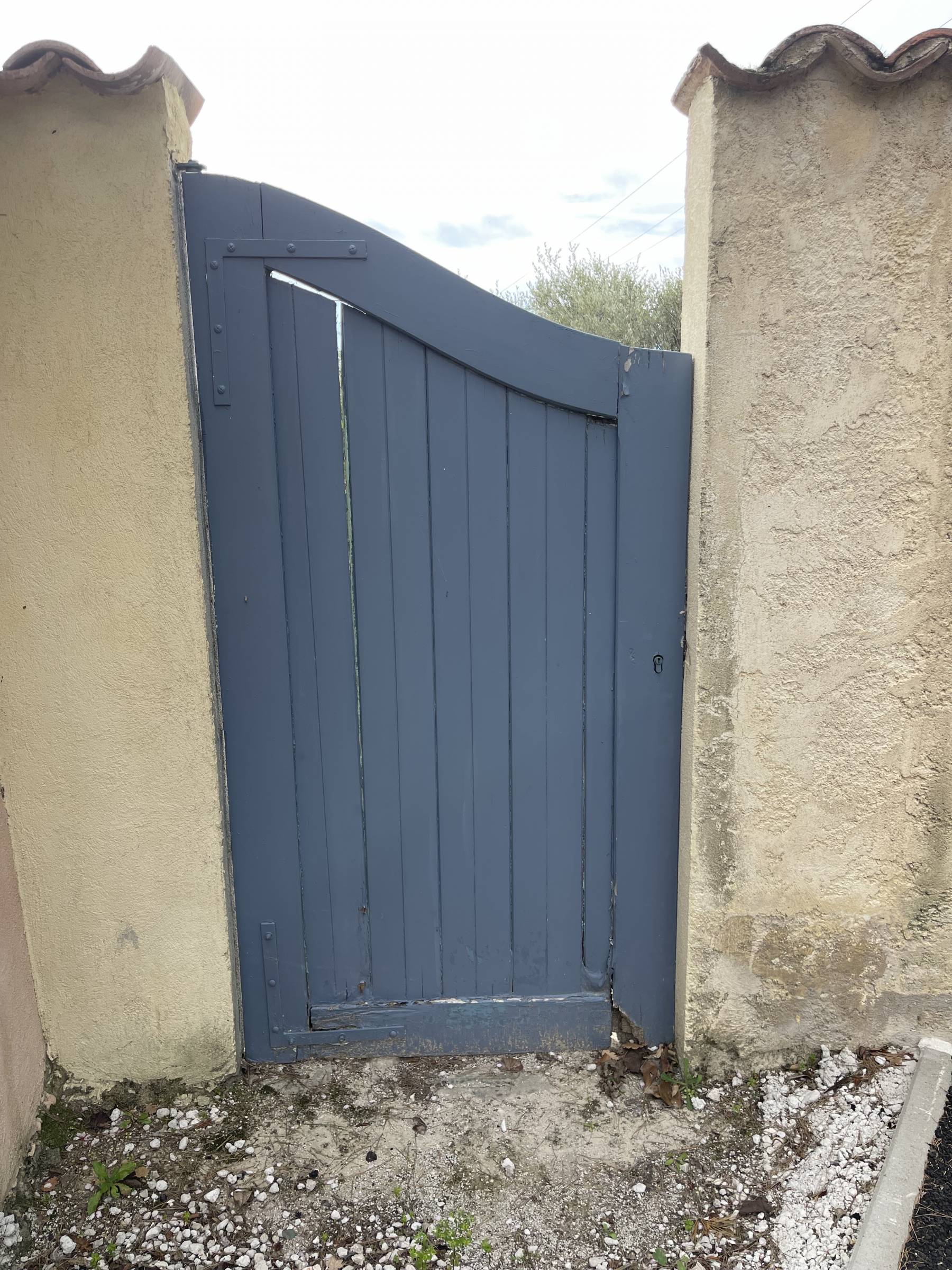 Fabrication d'un portillon sur-mesure sur la commune de Gréasque dans les Bouches-du-Rhône