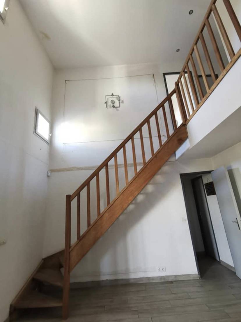 Remplacement de la totalité de l’escalier (marches + rambarde) et ajout d'une verrière