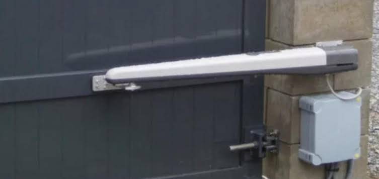 Remplacement mécanique d'un portail électrique deux portes à Gardanne